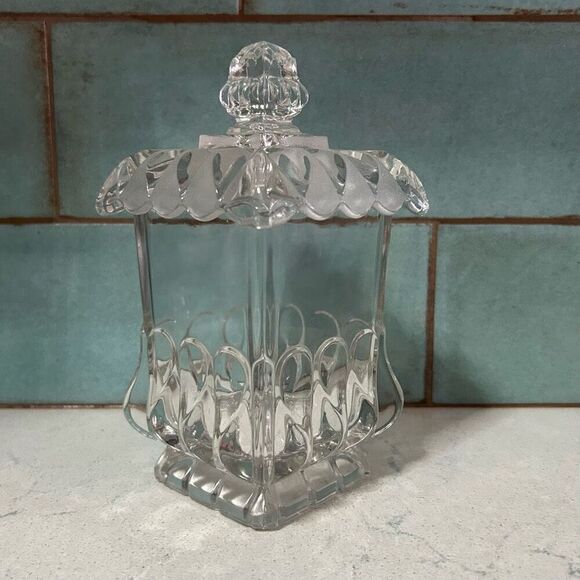 Vintage Early American Pattern Victorian Sugar Container with Lid Crystal Glass - Picture 1 of 16